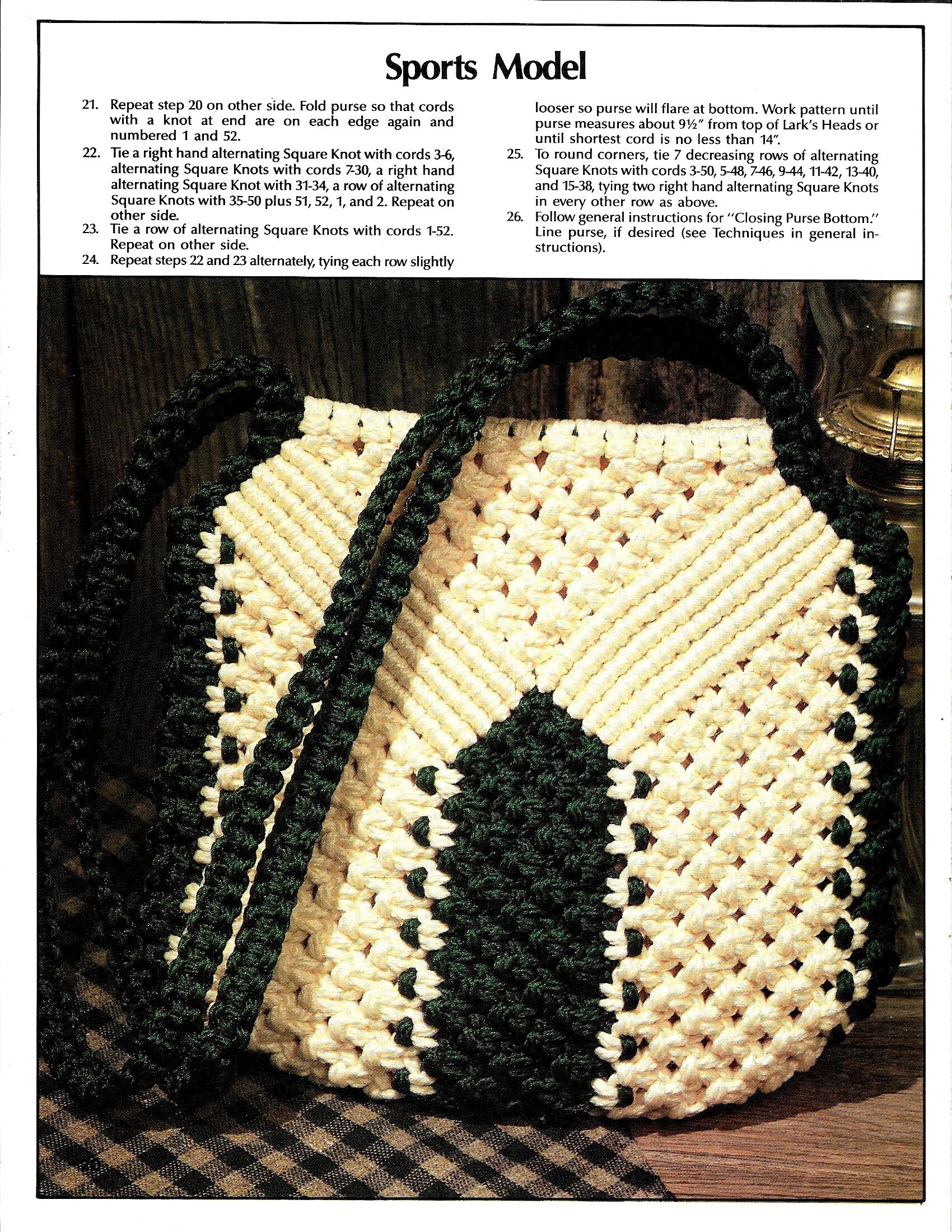 1978 Macramé Purse Fashions #7262 by Anna Offik Book Presenting the