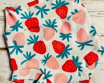 Strawberry Bummies/Infant Bummies/Infant Shorts/High Waisted Bummies, Strawberries baby shorts