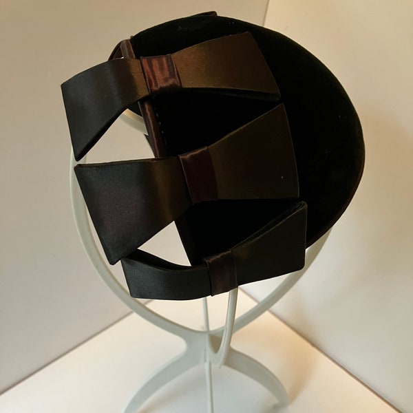 Carson Pirie Scott c.1950s Black Velvet and Satin Bow Cocktail Half Hat