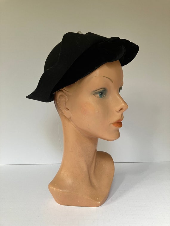 1930s/1940s Black Felt Slouch Hat with Velvet Bow and Glass Hat Pin