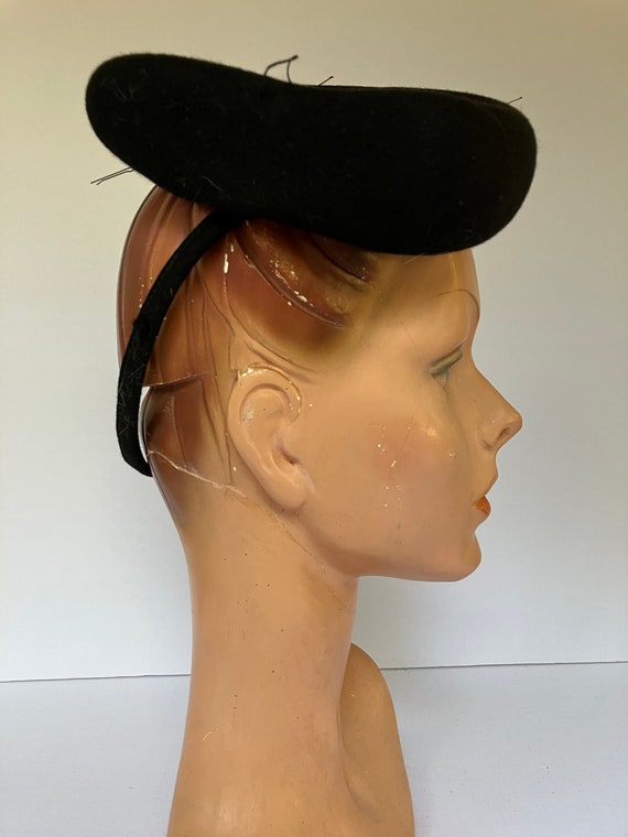 1940s New York Creation Black Felt Kidney-Shaped … - image 3