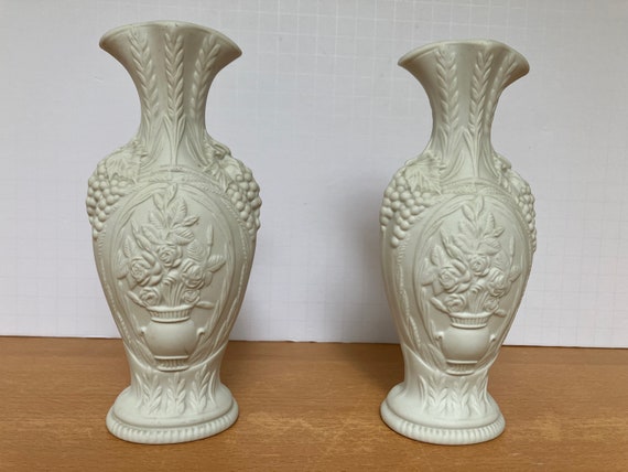 Pair of Portmeiron British Heritage Parian  7 inch tall Vases