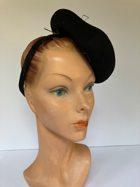 1940s New York Creation Black Felt Kidney-Shaped … - image 1