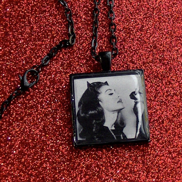 Catwoman Julie Newmar black necklace - Batman accessories/jewelry