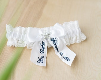 Luxury White Bridal Garter Set With Starfish Jewel, Embroidered Bridal Garter Set For A Tropical Wedding, Destination Wedding Garter Set