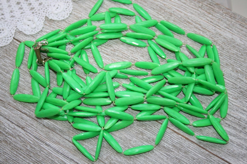 Vintage Green Necklace 3 Strands Bead Bright Retro 60s 70s Long