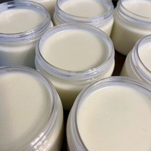 Manteiga Corporal Batida em Pote Grande de 4 oz para Hidratação Profunda e Brilho Radiante!