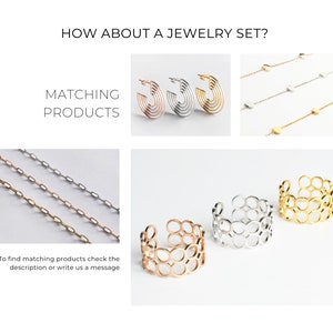 Pode incluir: Tr&ecirc;s conjuntos de joias em ouro, prata e ouro rosa. Cada conjunto inclui um colar, um par de brincos de argola e um anel. As joias s&atilde;o feitas de metal fino e t&ecirc;m um design geom&eacute;trico delicado.