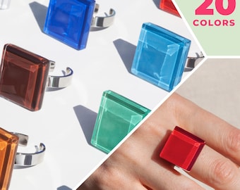 Anillo llamativo de cristal geométrico con tamaño ajustable. Anillos coloridos con piedra de nacimiento. Joyería sostenible.