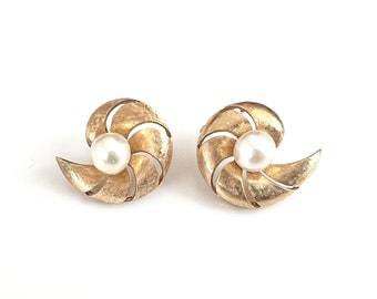 14K Gold Nautilus Pierced Earrings With Pearls