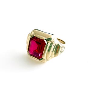 10K Deco Gold Ruby Glass Ring in Size 8 1/2