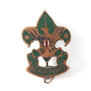 Dark Green Enamel Boy Scout Pin / Assistant Scoutmaster Pin