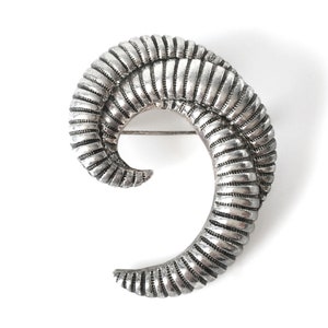 Spilla a spirale in argento placcato modernista