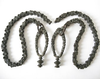 Par de cadenas de araña de bronce Art Déco con diseño decorativo