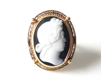 14K Gold Carved Black and White Sardonyx Cameo Ring In Size 5