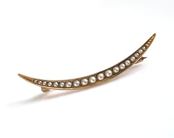 Broche antiguo de oro de 14 quilates con forma de media luna y perlas de semillas
