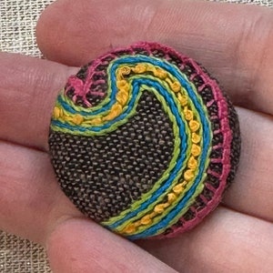 Needle minder 1.25, 32mm. Large, hand embroidered, strong magnet image 2