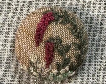 Needle minder 1.25”, 32mm. Large, hand embroidered, strong magnet