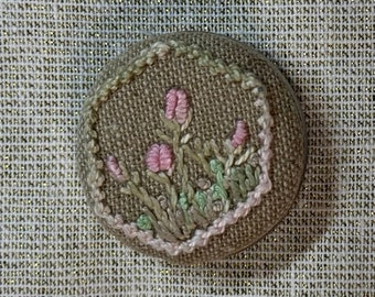 Needle minder 1.25”, 32mm. Large, hand embroidered, strong magnet