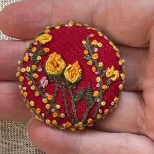 Needle minder 1.5, 38mm. Large hand embroidered, strong magnet image 2