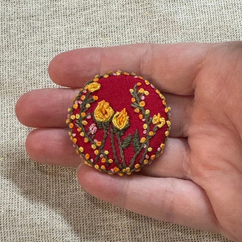 Needle minder 1.5, 38mm. Large hand embroidered, strong magnet image 2