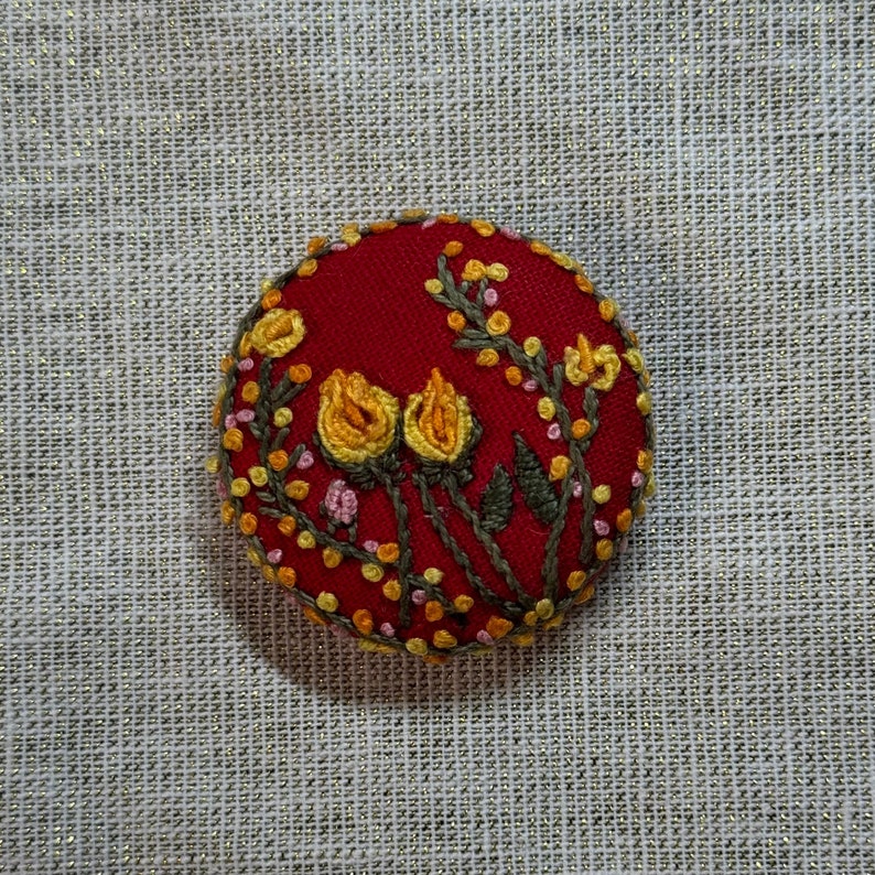 Needle minder 1.5, 38mm. Large hand embroidered, strong magnet image 1