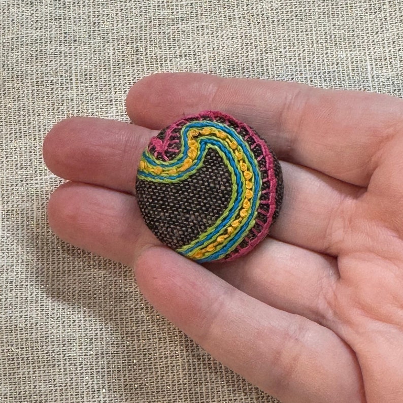 Needle minder 1.25, 32mm. Large, hand embroidered, strong magnet image 2