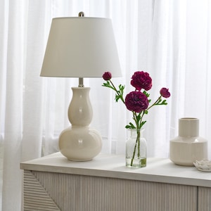 Real Touch Purple Ombre Clooney Ranunculus Bloom in Small Bottle Vase Spring Flower Water Illusion Arrangement