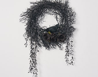 The Nevermore - Couronne d'Halloween avec corbeau à plumes, magie noire et branche dorée