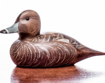 Señuelo de pato tallada a mano pelirroja gallina 3/4 tamaño