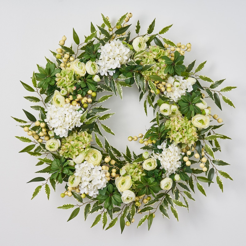 Couronne de porte d'entrée printemps-été crème et verte, renoncule et baies image 5
