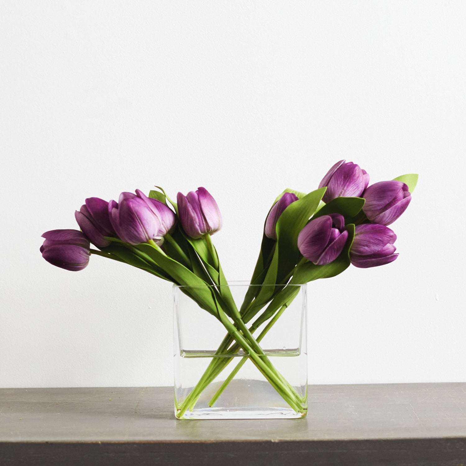How to use a glass floral frog – Tulip Centerpiece – Vintage Bu-Te