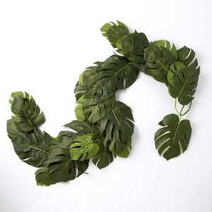 Split Philodendron Leaf Green Tropical Table Runner Mantle Garland