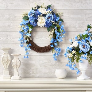 Enfoque renovado: campanilla drapeada con tonos de rosa azul y hortensia, corona de manto para puerta de entrada de primavera y verano