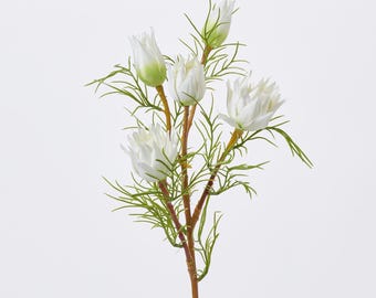 Peut inclure: Une tige unique de fleurs blanches artificielles avec des feuilles vertes. Les fleurs sont à différents stades de floraison, certaines étant bien fermées et d'autres complètement ouvertes. La tige est marron et les feuilles sont d'un vert vif.