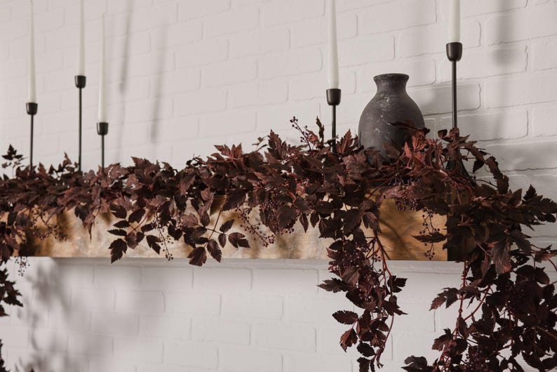 Darby Creek Trading Cimicifuga Ramosa Leaf & Berry Garland - Thumbnail 4