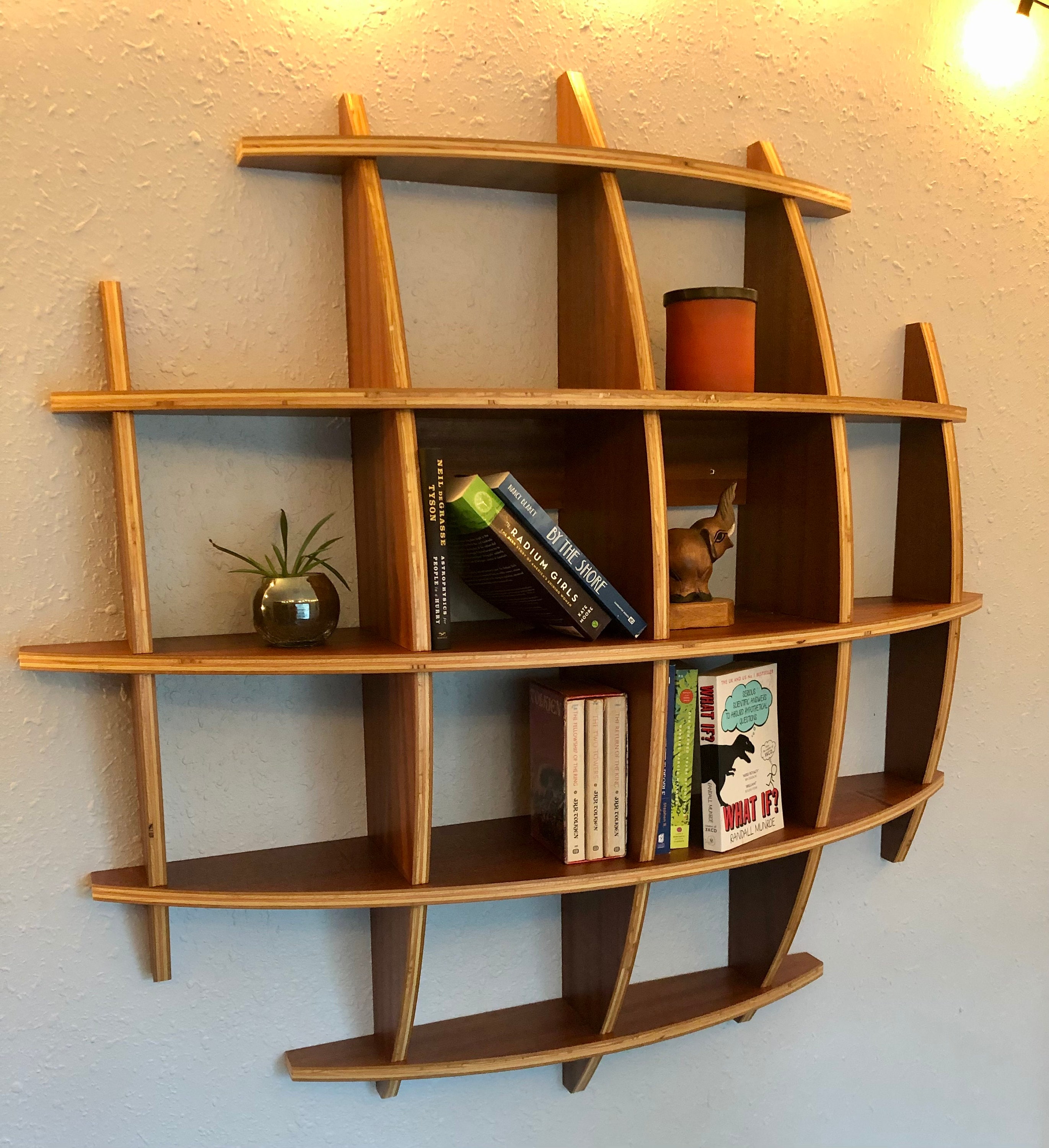 Mensola A Parete Geometrica In Legno – Design A Onda Moderno, In Quercia O Noce, 65x40x15 Cm