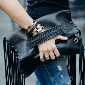 Bolso de cuero, bolso de noche estilo sobre bohemio con flecos, regalo para esposa, bolso de mujer de cuero negro suave, bolso de mano con flecos