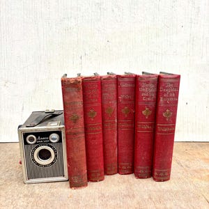 Vintage 6 Volumes 1907 Luise Mühlbach&#39;s Historical Fiction books. RARE Female Author Victorian Books Antiquarian Red antique book stack.