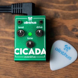 World&#39;s Smallest Guitar Effects Pedal – Olinthus Cicada Overdrive - Great Guitarist Gift!