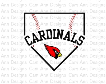 Può includere: Un diamante da baseball bianco con un logo di un uccello cardinale rosso e la parola "CARDINALS" in testo nero.