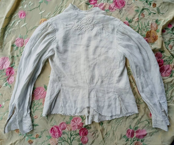 Antique 1910s Linen Blouse Raised Embroidery Whit… - image 4