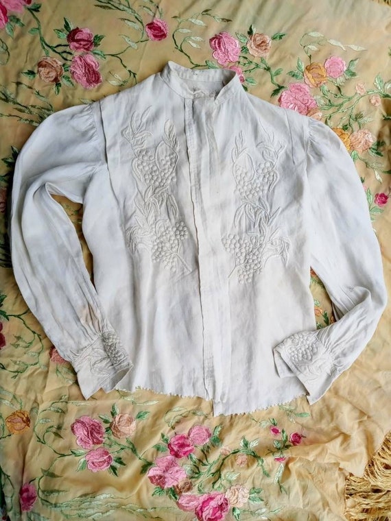 Antique 1910s Linen Blouse Raised Embroidery Whit… - image 1