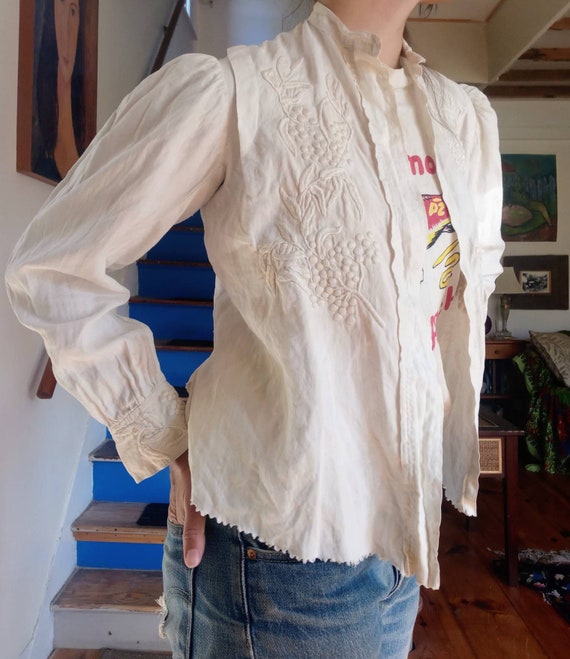 Antique 1910s Linen Blouse Raised Embroidery Whit… - image 3