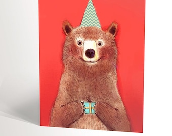 CARTE D'ANNIVERSAIRE avec une illustration d'un ours brun tenant un cadeau d'anniversaire sur fond rouge, carte cute avec un dessin d'ours