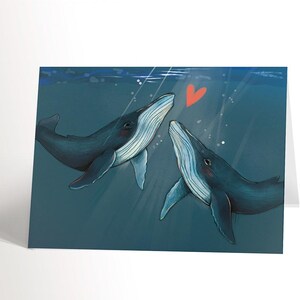 CARTE DE SOUHAIT avec une illustration de deux baleines bleues dans l'océan et un coeur pour les amoureux