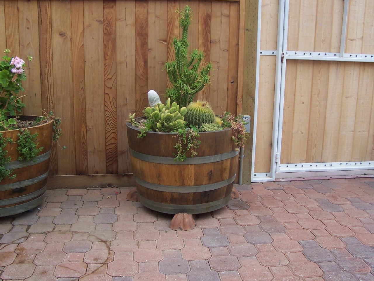 Jardinera en forma de barril de vino: medio barril de roble para jardín”. -  Etsy México, image size:1280x960