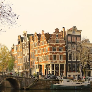 Amsterdam zdjęcie rowerowe, artystyczna fotografia holenderska, fotografia czarno-biała, zdjęcie podróżnicze, dekoracja ścienna, jesień