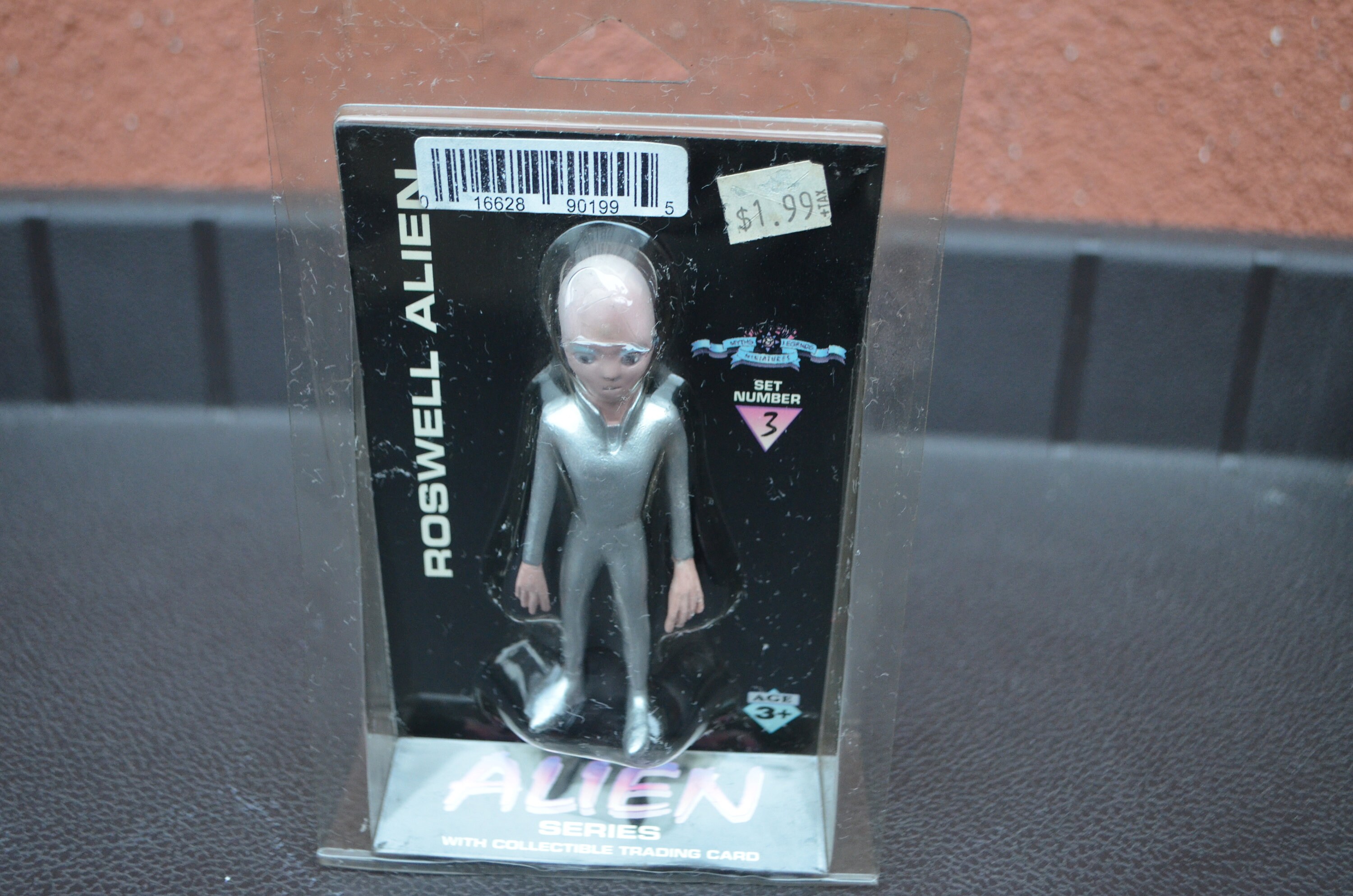 1996 Shadowbox Collectibles - Alien Series - Roswell Alien