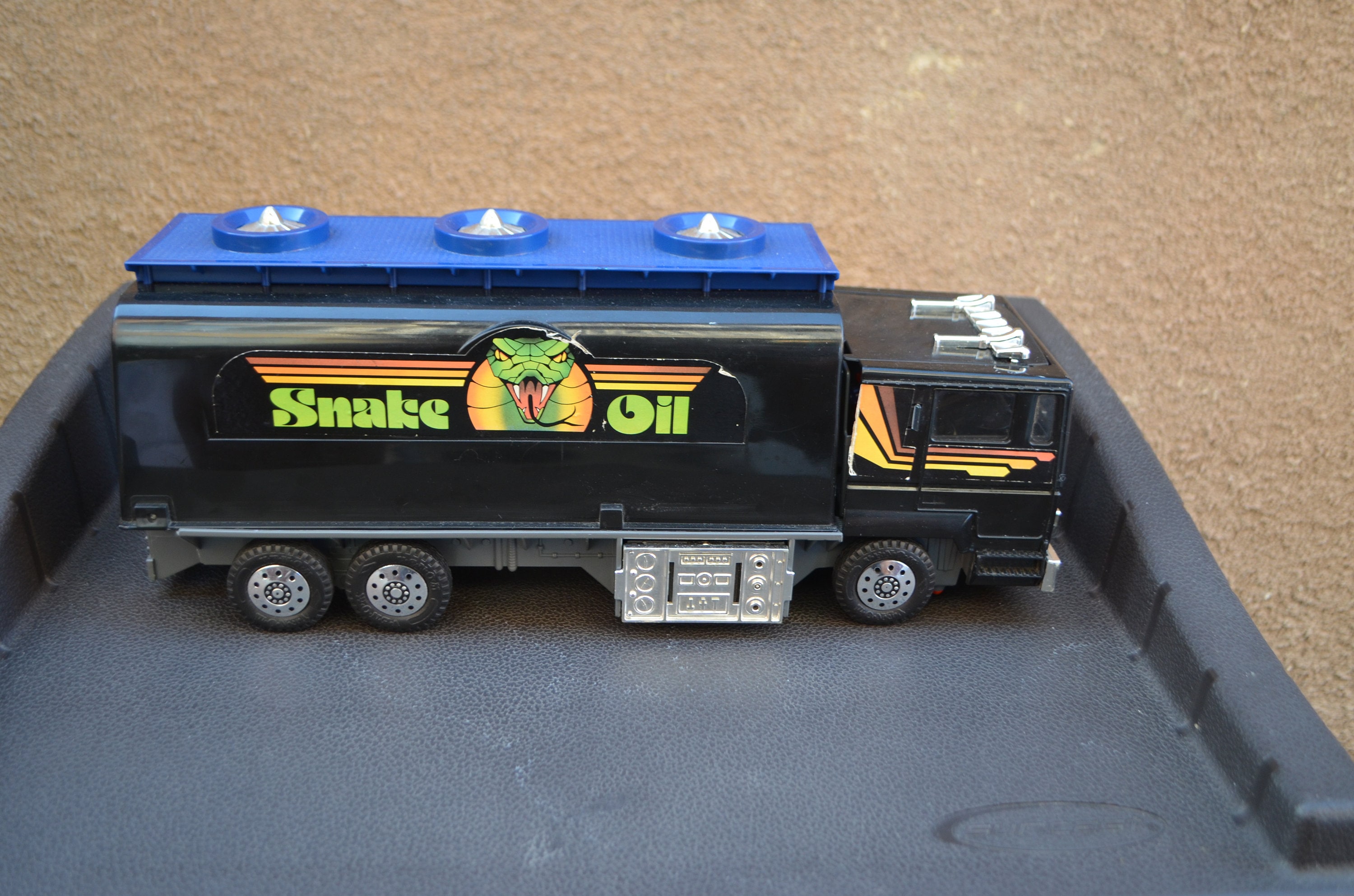 1986 Kenner M.A.S.K Outlaw Venom Snake Oil 18 Wheeler Truck (Incomplete).